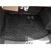 на фотографии открытый багажник машины форд куга где лежит резиновый коврик