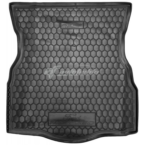 на фотографії гумово-пластиковий килимок в багажник для Ford Mondeo п'ятого покоління в кузові ліфтбек з 2015 року від Avto-Gumm