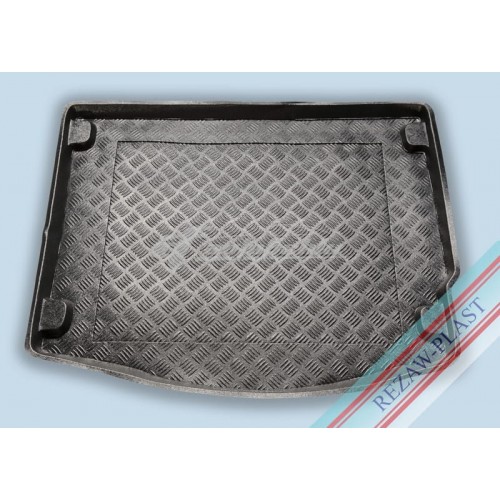 на фотографії гумово-пластиковий килимок в багажник для Ford Focus 3 2011-2019 року третього покоління в кузові хетчбек від Rezaw-Plast