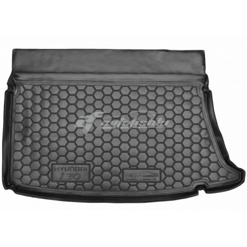 на фотографії гумово-пластиковий килимок в багажник для Hyundai i30 першого покоління в кузові хетчбек 2006-2012 року від Avto-Gumm