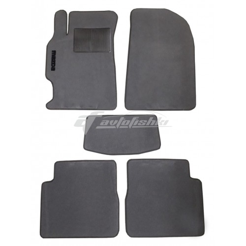 На фотографии ворсовые коврики в салон для Mazda 6 2007-2012 серого цвета