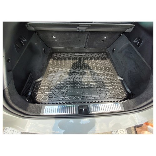 на фотографии резино-пластиковый коврик в багажник для mercedes eqe suv x294 с 2023 года в кузове кроссовер от украинского производителя avto-gumm