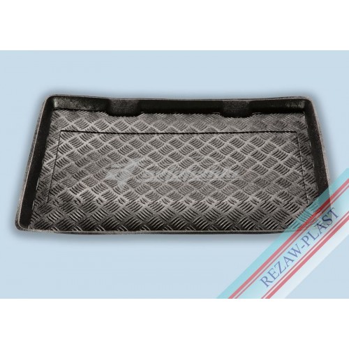 на фотографии резино-пластиковый коврик в багажник для Skoda Citigo нижний с 2011 года черного цвета от Rezaw-Plast