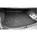 на фотографии открытый багажник авто Toyota Corolla с лежащим в нем резиновым ковриком