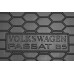 на фотографії права частина килимка де написано Volkswagen Passat B5