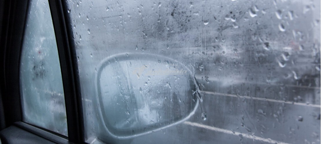 Потеют стекла в машине: причины, что делать, чтобы стекла не потели в дождь