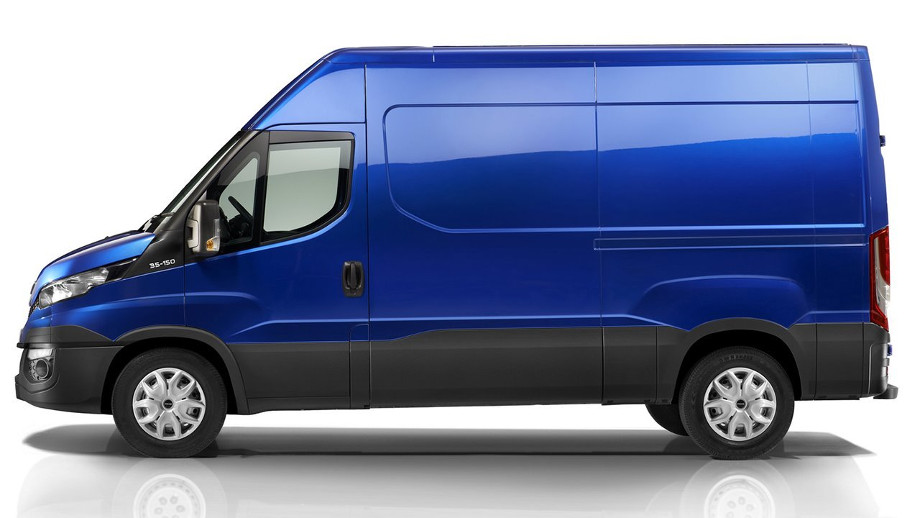 На фото вид зліва на вантажно-пасажирський автомобіль Iveco Daily з 2014 яскраво-синього кольору.