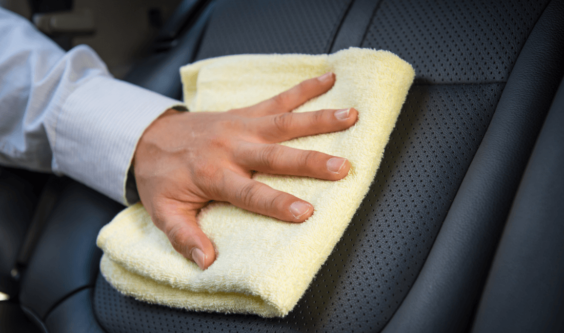 Простой способ очистить сиденья в автомобиле с помощью соды и мыла